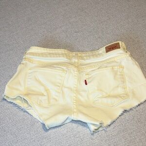 Levi's Women's Light Yellow Jean Shorts.  Vintage Levi Shorts.  Size 2